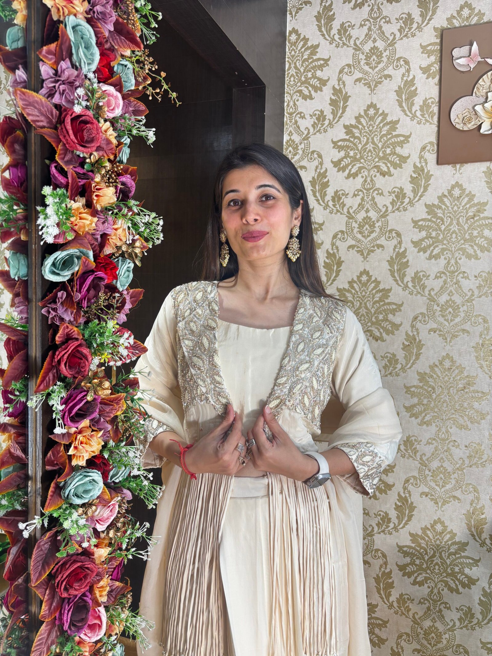 PIHU PLEATED SKIRT BUSTER WITH TASSELED BLAZER-WHITE BIEGE - Image 2