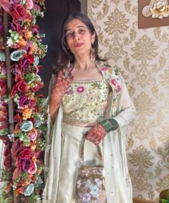 Alternative view of VAHI PISTA PASTEL LENGHA WITH HAND WORK CAPE