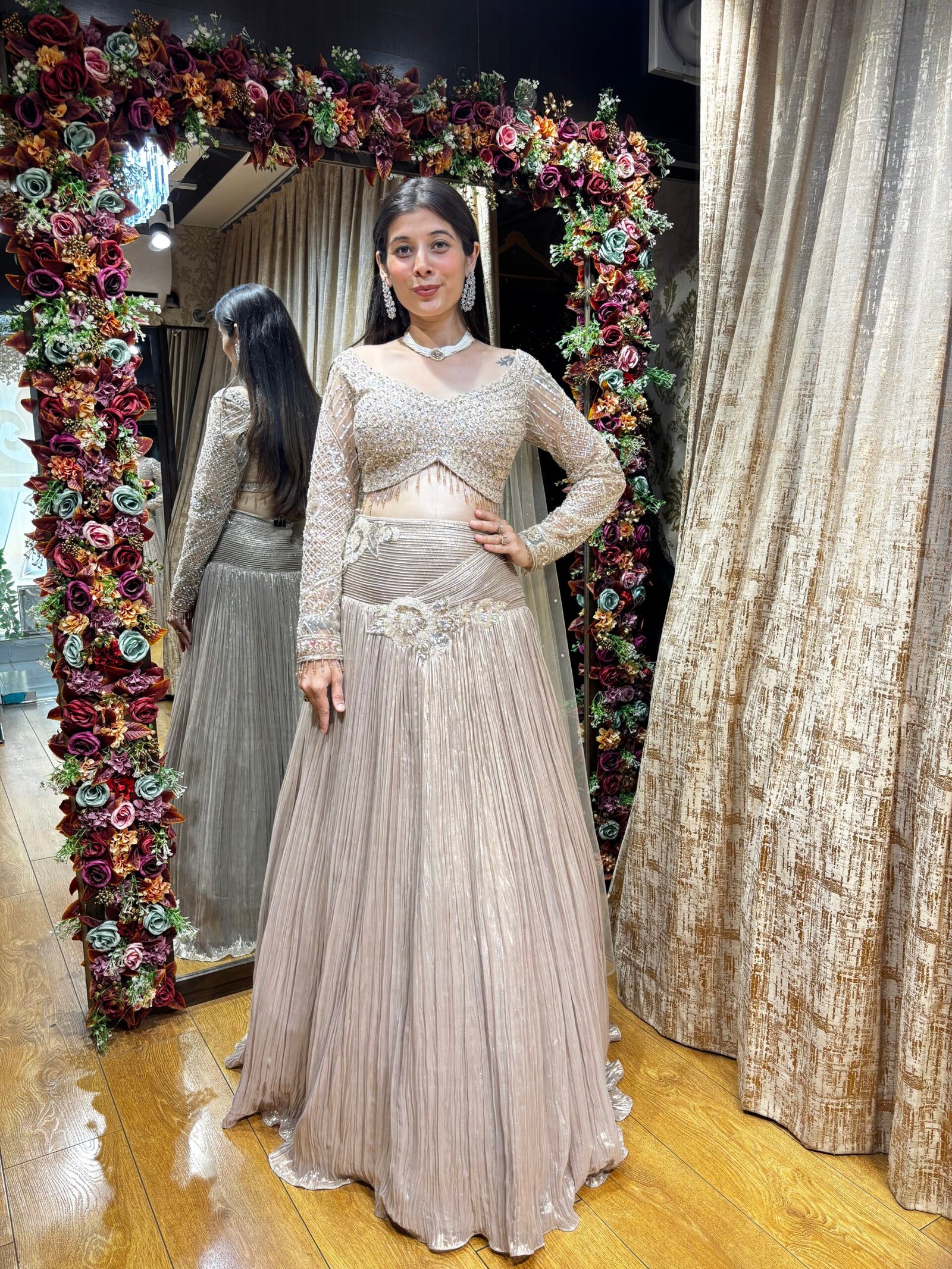 ZARIYA HEAVY GOLD LENGHA SET WITH DESIGNER COWL FISH CUT