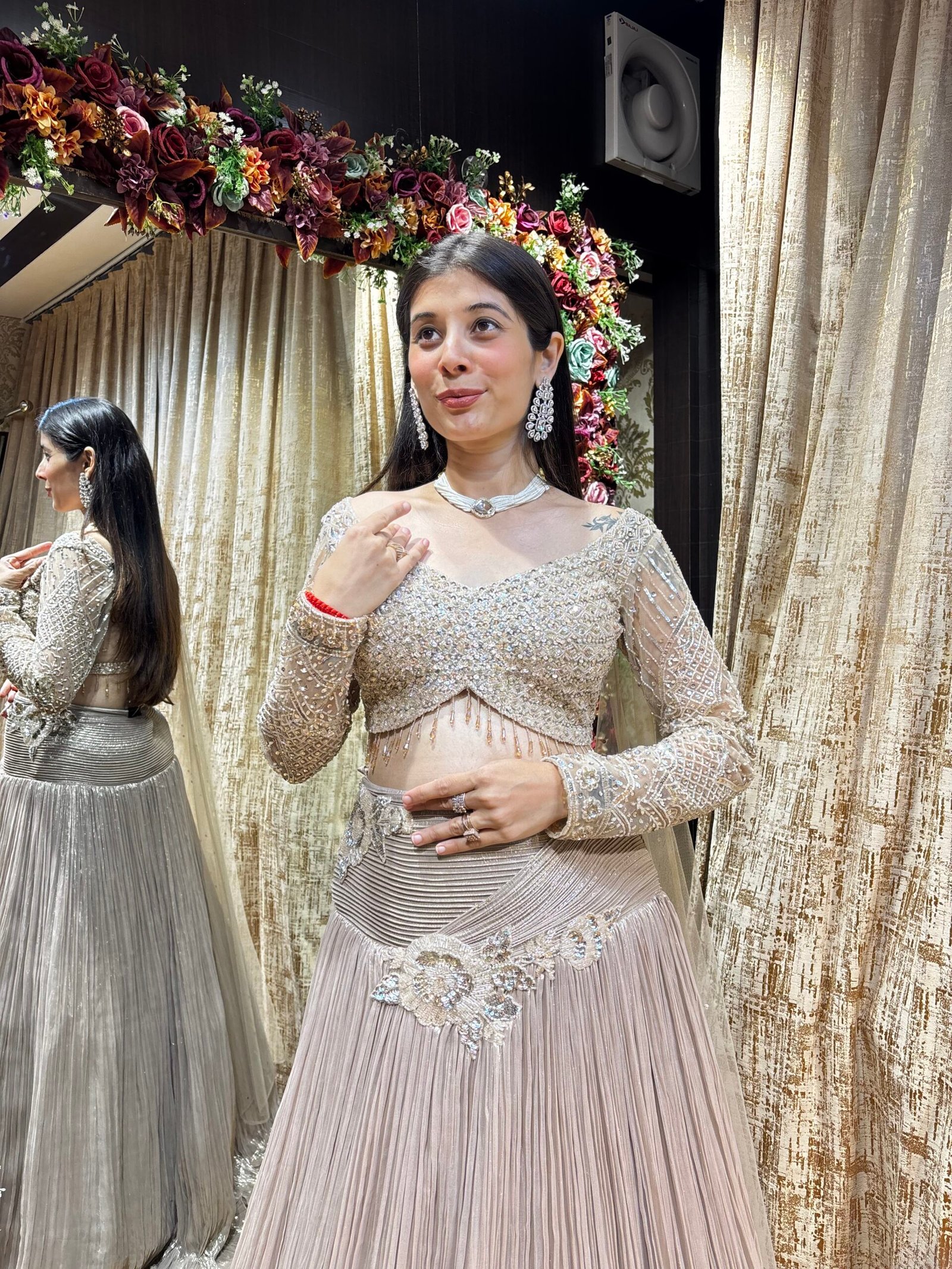 ZARIYA HEAVY GOLD LENGHA SET WITH DESIGNER COWL FISH CUT - Image 2