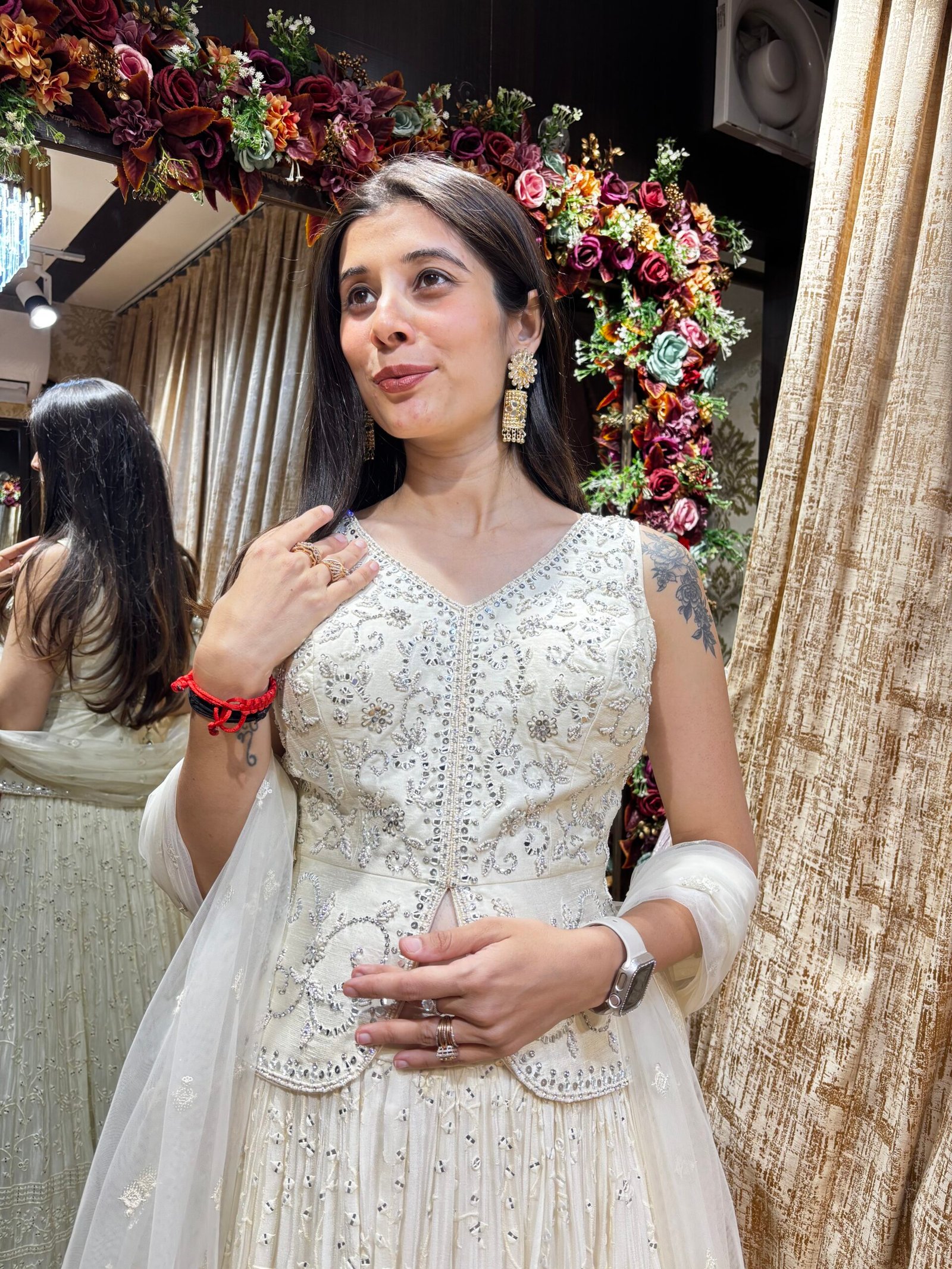 MIRA HEAVY LUCKNOWI IVORY LENGHA CHOLI SET - Image 2